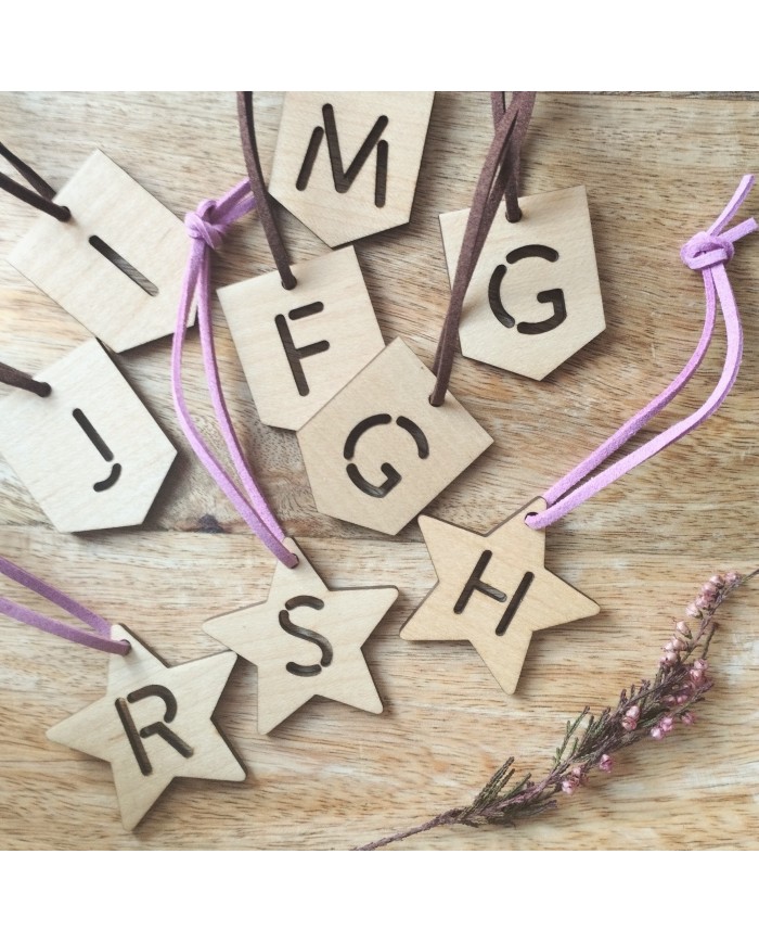 Llaveros de madera personalizados con formas e inicial