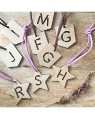 Llaveros de madera personalizados con formas e inicial